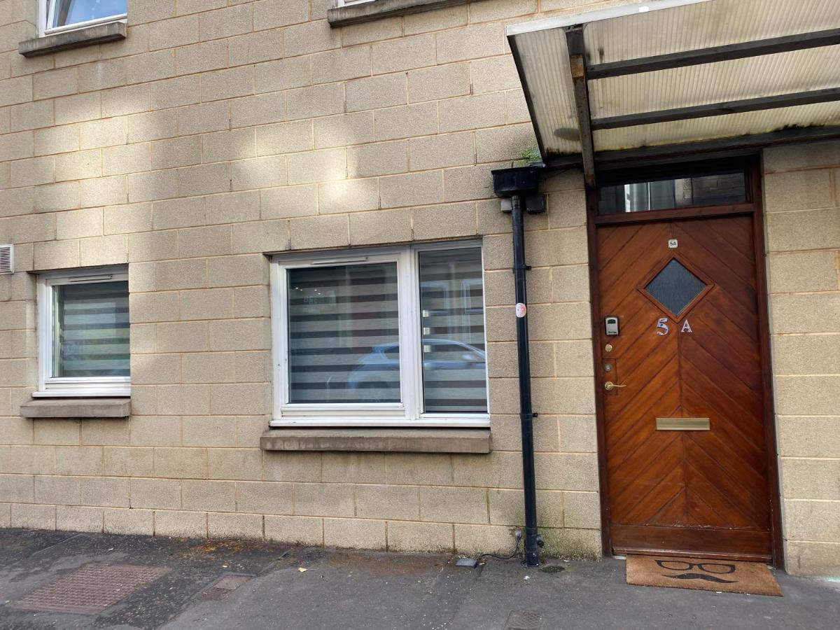 Private Main Door Lovely 2 Bedroom Apartment Edinburgh Bagian luar foto